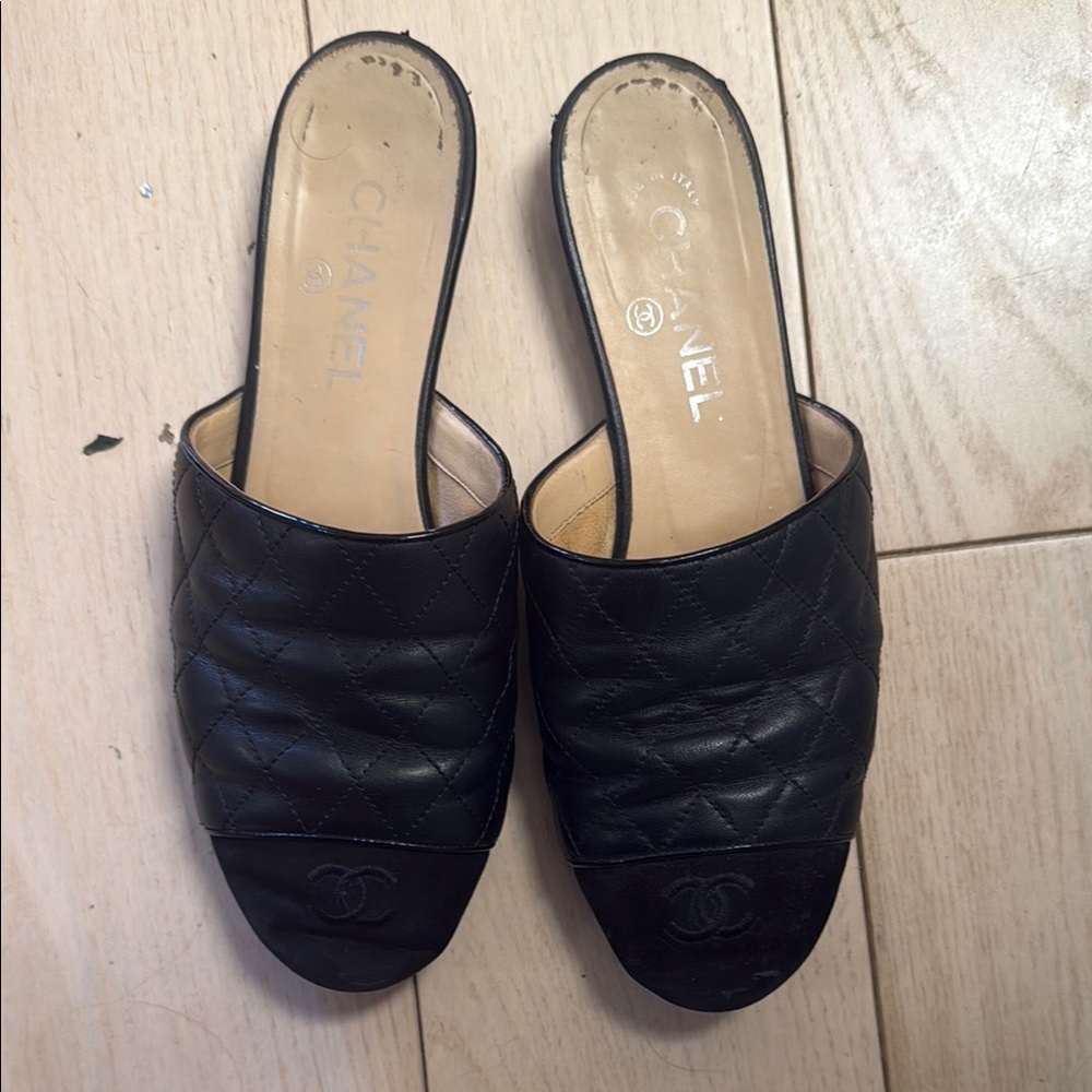 CHANEL Black Textured Mules with Streamlined Design